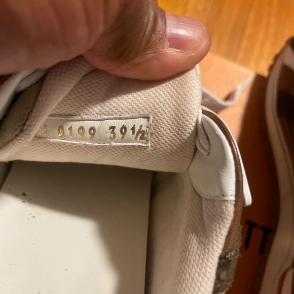 Louis Vuitton Run Away - Picture 3 of 5